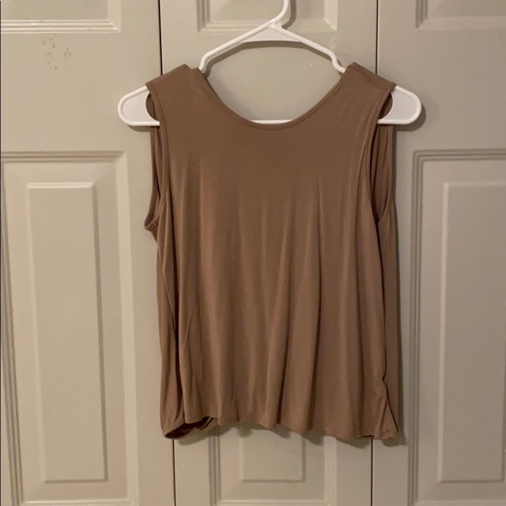 Sleeveless Lulus top